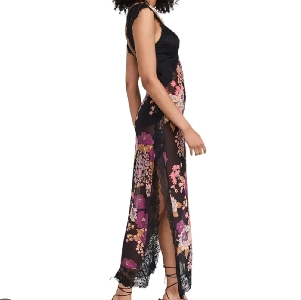 Amazon black foral lace trim sleeveless v neck cut out midi dress - Picture 3 of 13